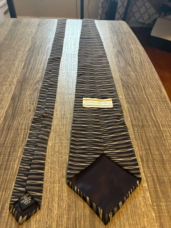 Men's Black Textured Wave Pattern Tie - Picture 2 of 4